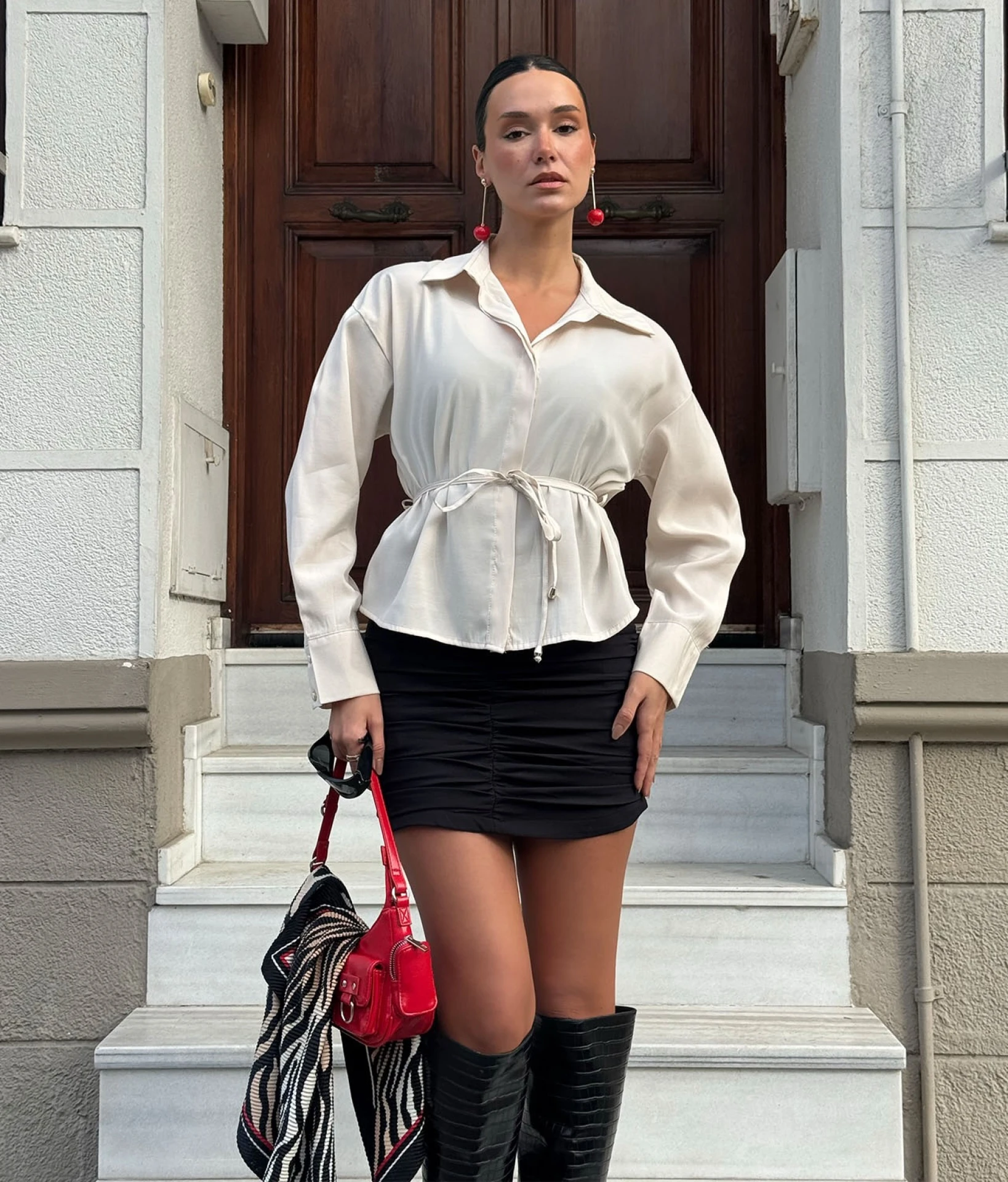 Bağcıklı Yaka Bluzu