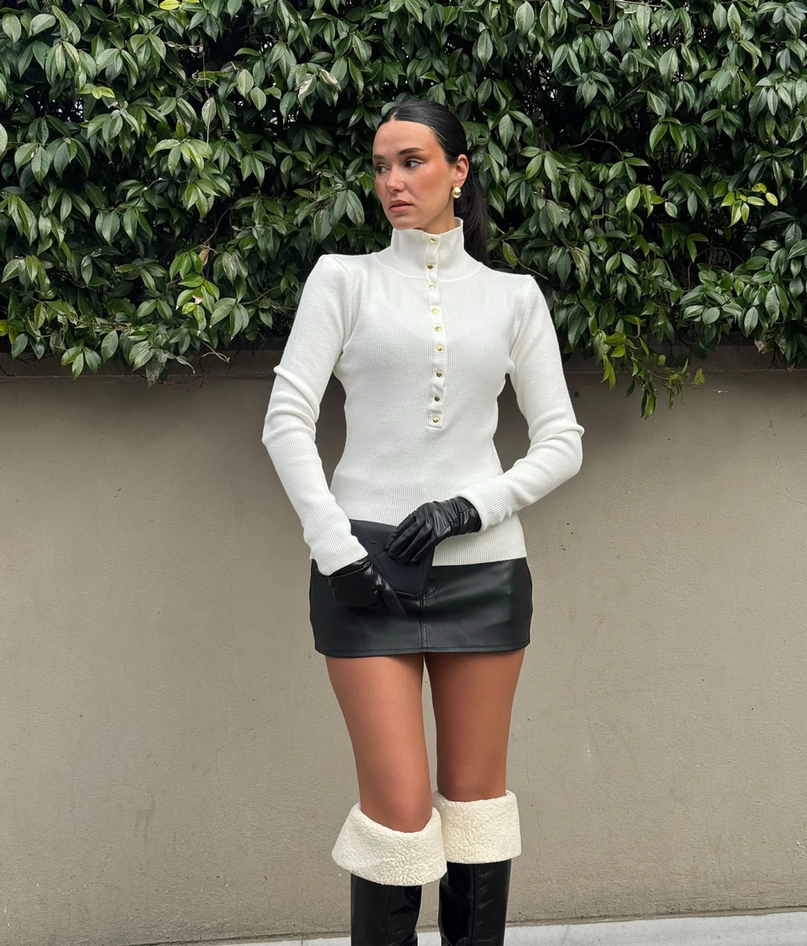 Ribanalı Düğmeli Yüksek Yaka Triko Üst