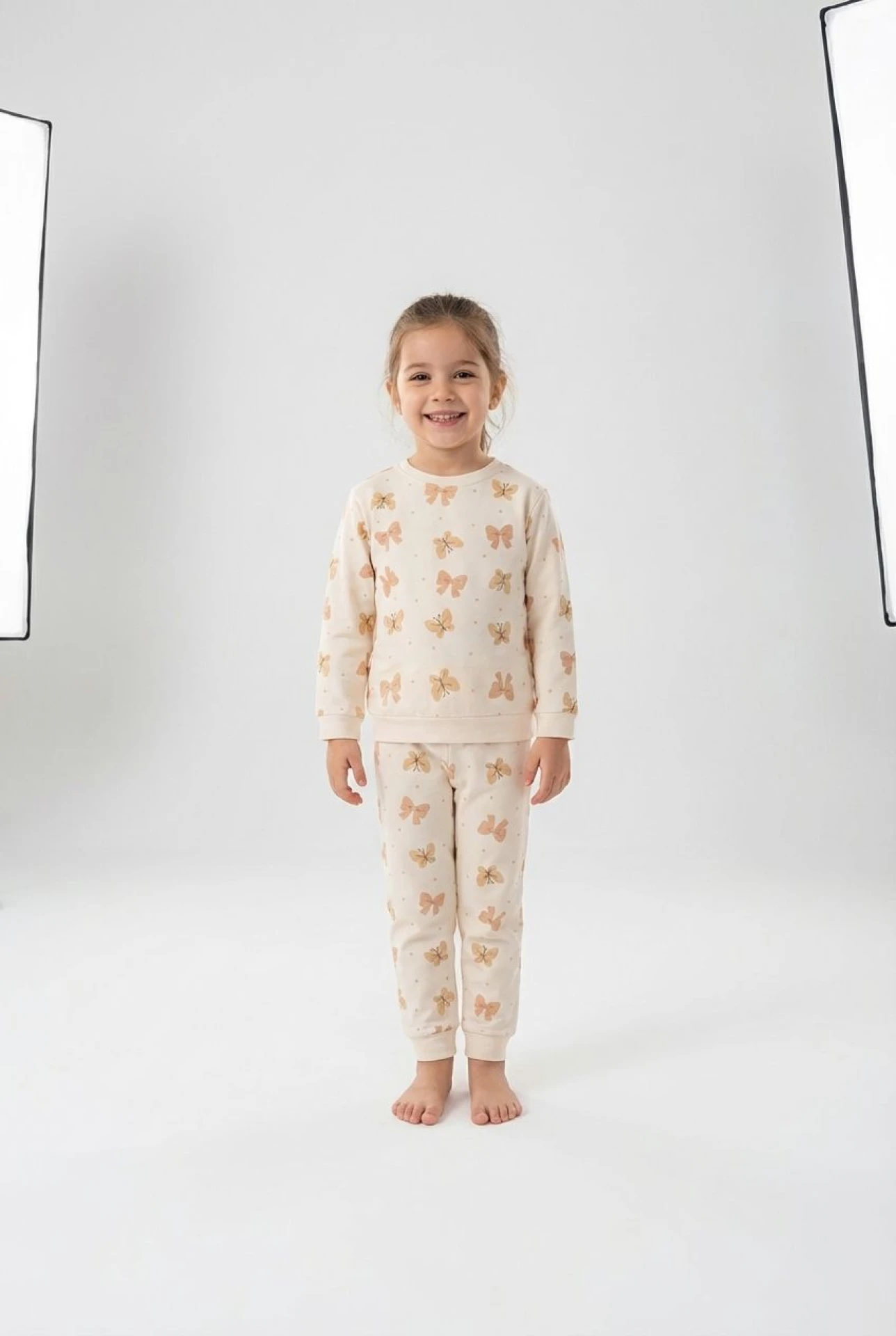 Kız Çocuk Büyüleyici Kelebek Desenli Pijama Takımı