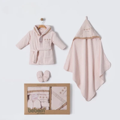 BEBESSİ KIZ 0-12 AY OTANTİK KUTULU BORNOZ SET