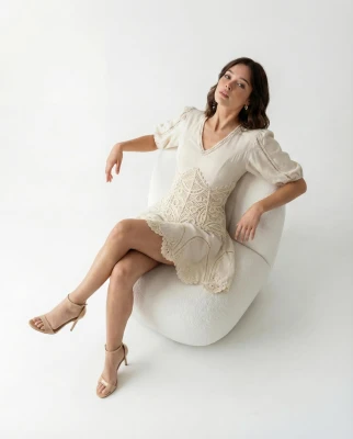 Dantel Detaylı Kısa Elbise